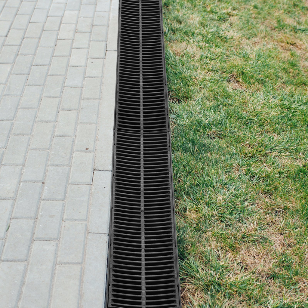 Sistema de drenaje de zanja VEVOR HDPE 5,8 x 5,2 x 39,4" con rejilla de plástico 3 x 39 con 3 tapas de extremo