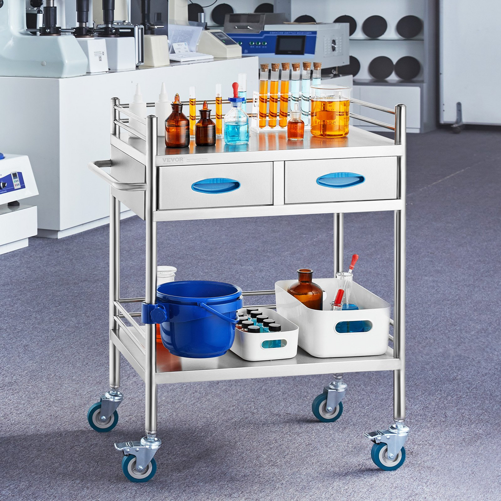 Carro de servicio de laboratorio rodante multiusos de acero inoxidable 2 capas con dos cajones ruedas bloqueables y balde para uso en laboratorio hospital y odontología.